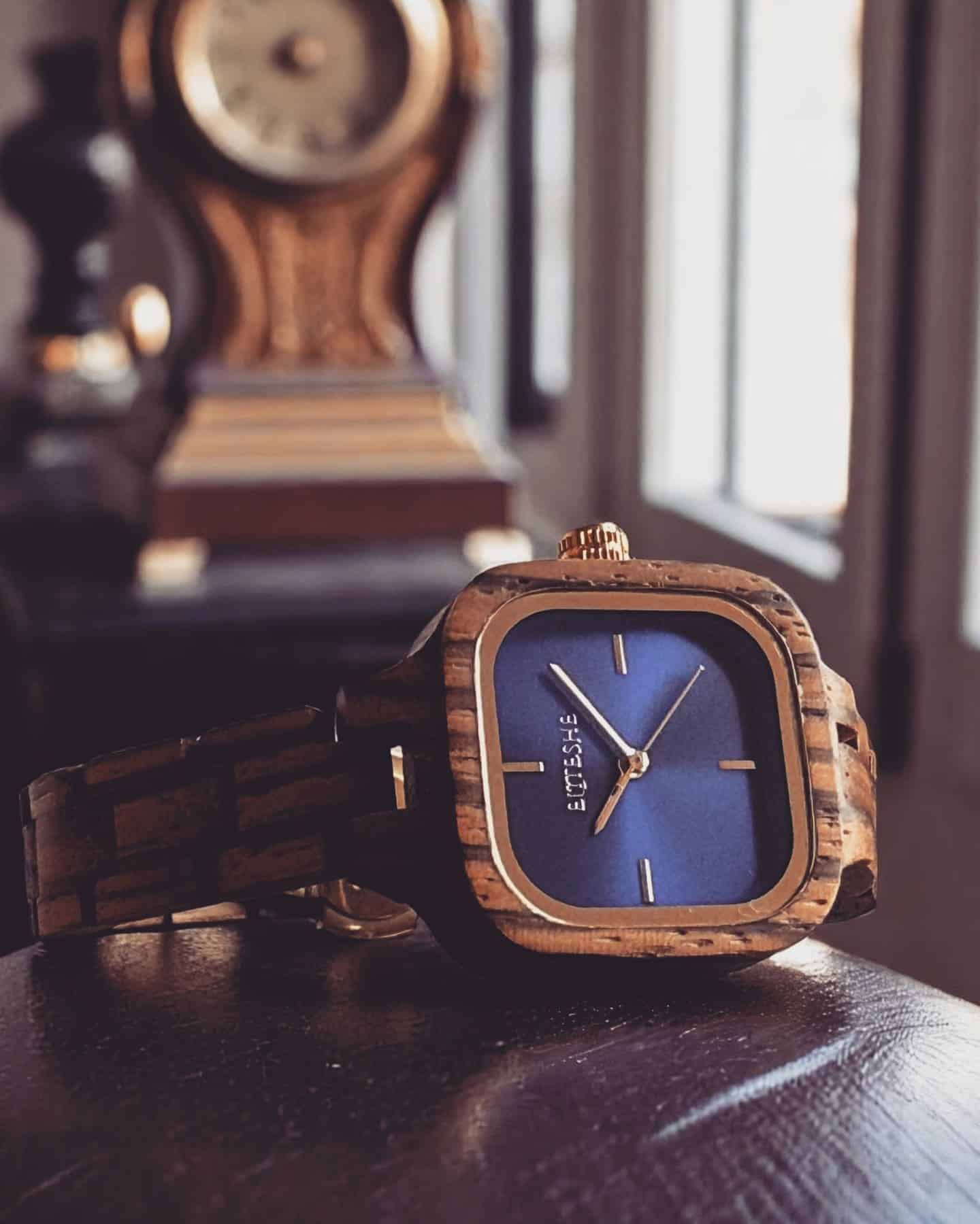 ساعات خشبية