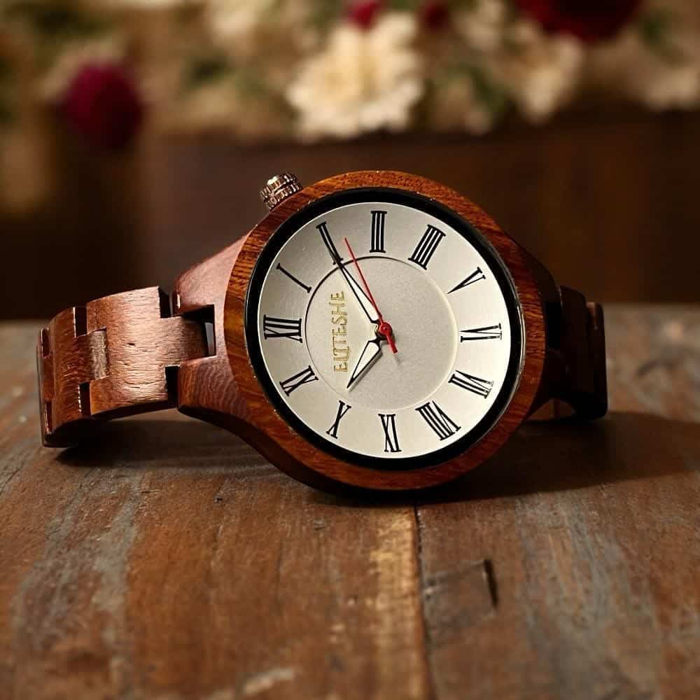 ساعات خشبية