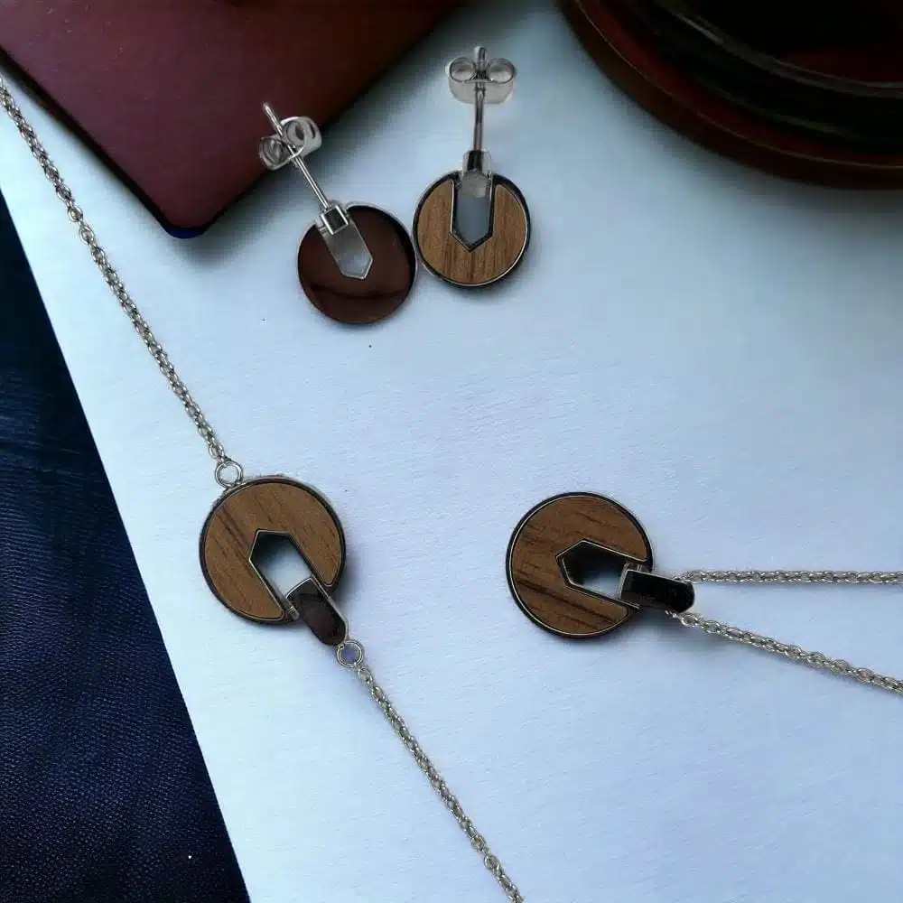 09c92048-238f-466c-bb65-b58c05d1e54d-1000x1000-yTQ8OrVag1G54Tz4QBjMLn2MacWhzfsGjgDohCi2.jpg سلفر هاف مون - الصورة 1