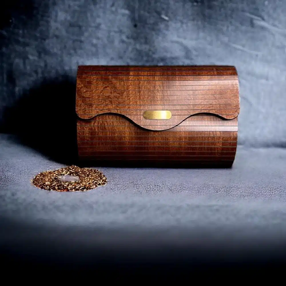 0b9a86d2-644f-4796-9a2f-7567a5a81ab9-1000x1000-xep9wkZx6lowOmDRjz5qidzyIcORvxPjGxQwYSa5.jpg شنطة ريد ساندل برينسيز وود - الصورة 1