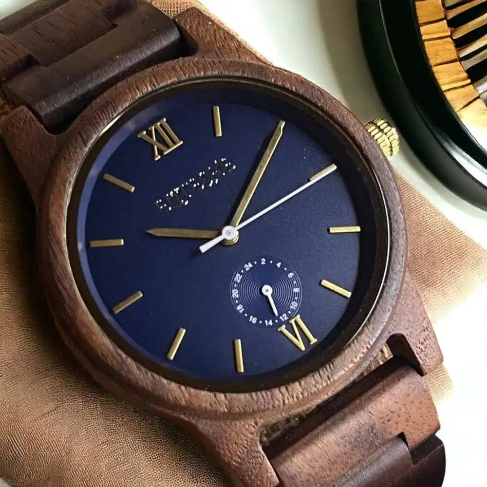 1bd67fed-8daa-49d0-8396-6a8012961cb0-1000x1000-CddlwhOym5TkmT0GH73rsEQmbK0sqMlutANTDHrR.jpg Classic Wood - Men - Image 1