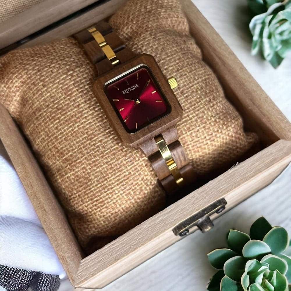 ساعات خشبية