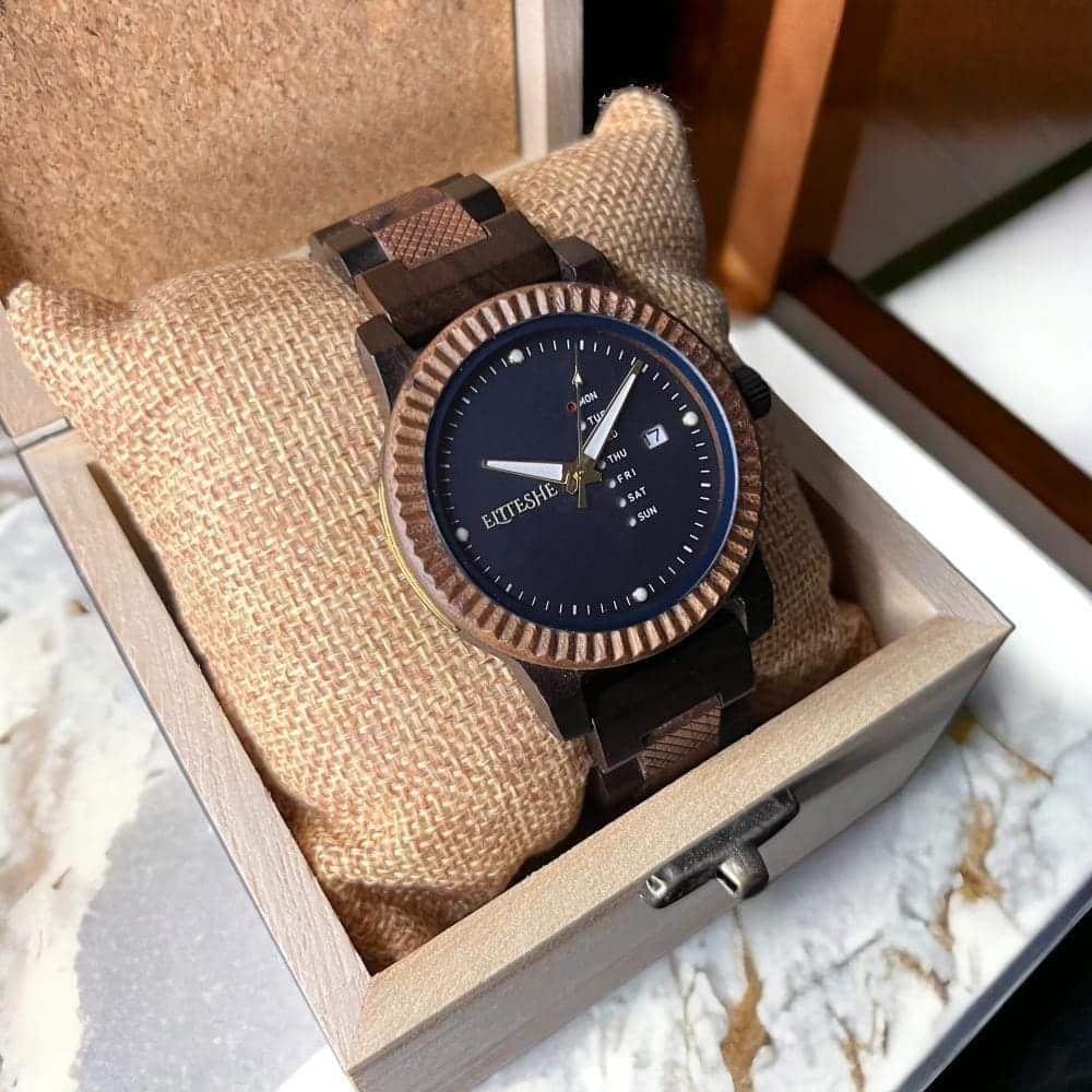 ساعات خشبية