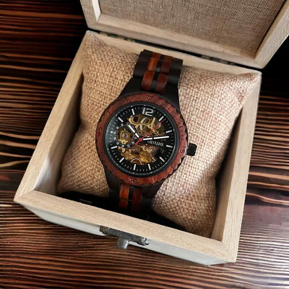 4644c1e2-d341-4c18-be4f-0b8acfffefd7-1000x1000-kICJf9aNvJ4Yc7d19jbVy5gZ5LZaT43xo6lMHFWC.jpg ريد ساعة خشبية ستايل - نسائي - الصورة 1