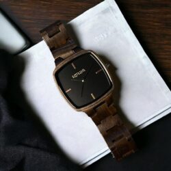 ساعة كلاسيك سكوير الخشبية