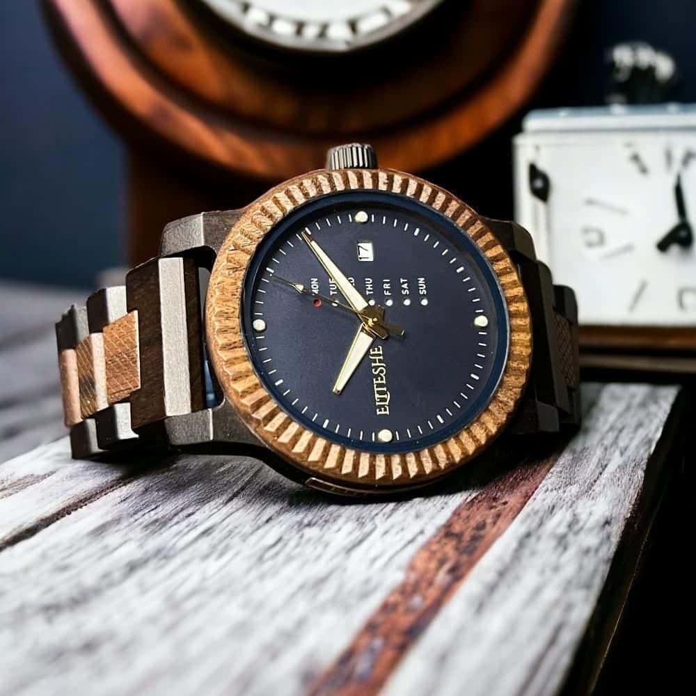 ساعات خشبية