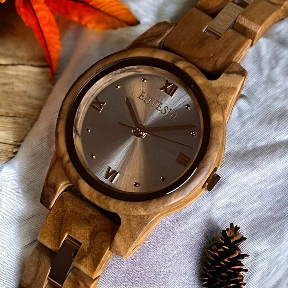 ساعات خشبية