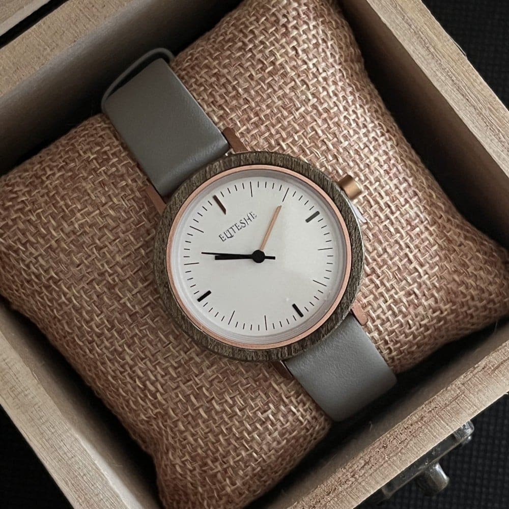 ساعات خشبية