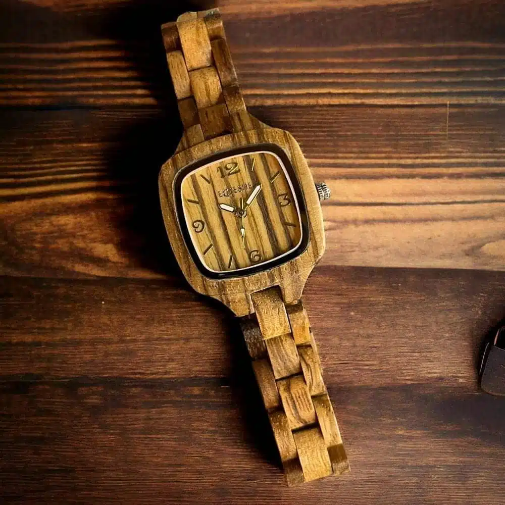 a9cba5df-0785-4e4d-b352-2078e5940140-1000x1000-gmyqTTK4hpEieiYI55xiRP9n4kwA0EZacyAzuqa7.jpg وود كلاسيك سكوير - نسائي - الصورة 1