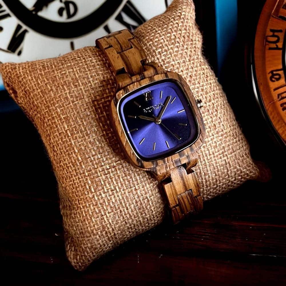 ساعات خشبية