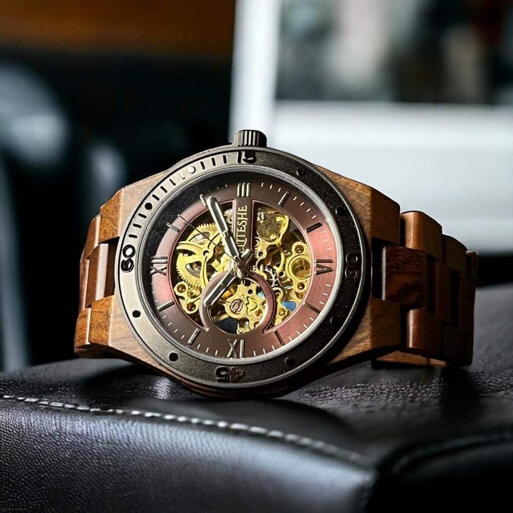 ساعات خشبية