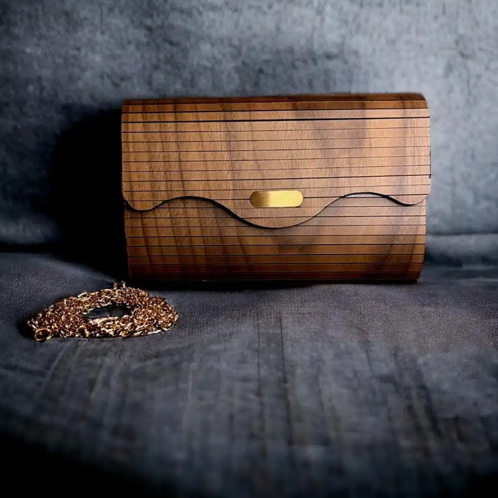 c0471e91-ff8b-4a01-973e-1e162b096bcb-1000x1000-ntArQ00HG7LsXlPryzWhHDEdfAA3QSmBFz1h7VTn.jpg شنطة والنت برينسيز وود - الصورة 1