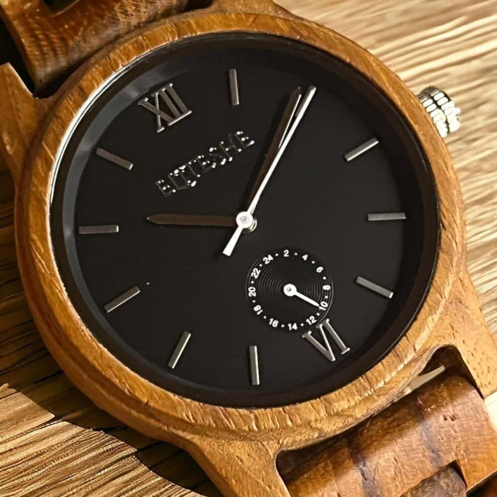 ساعات خشبية