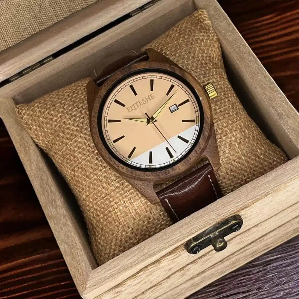 cb284b63-7e11-43b4-9a50-df9c340ed409-1000x1000-p7e5qBcY9x8enQzPQNrormyQ3l6WkxhupUArjV0y.jpg لايت كلاسيك ليذر - رجالي - الصورة 1