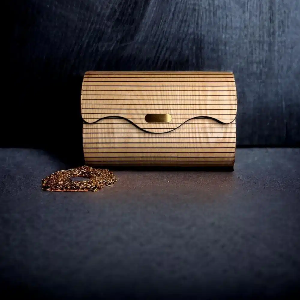 e7963360-8c17-4e76-920e-991eb24c52e6-1000x1000-7C2daGssPKEgwCf7GGpzTRQjD71ctWMVGwBKvpCI.jpg شنطة مايبل برينسيز وود - الصورة 1