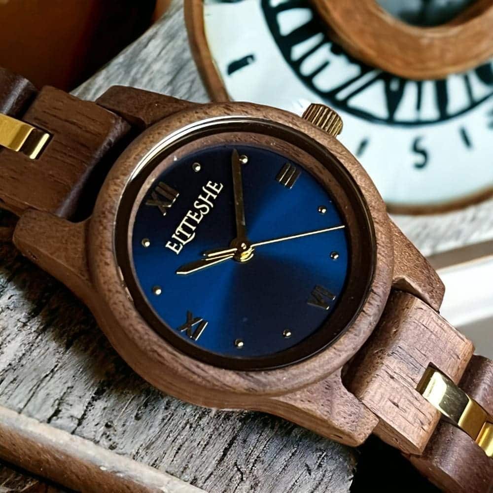 ساعات خشبية