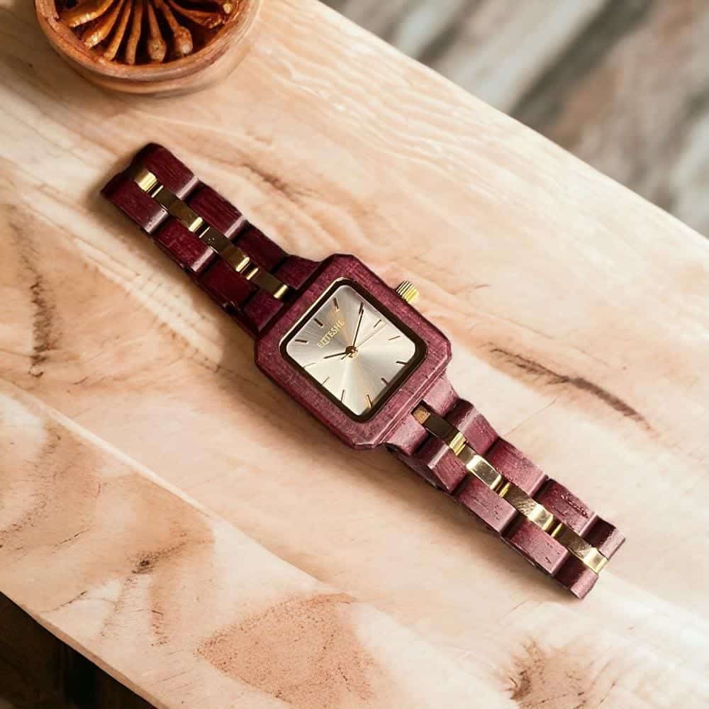 ساعات خشبية