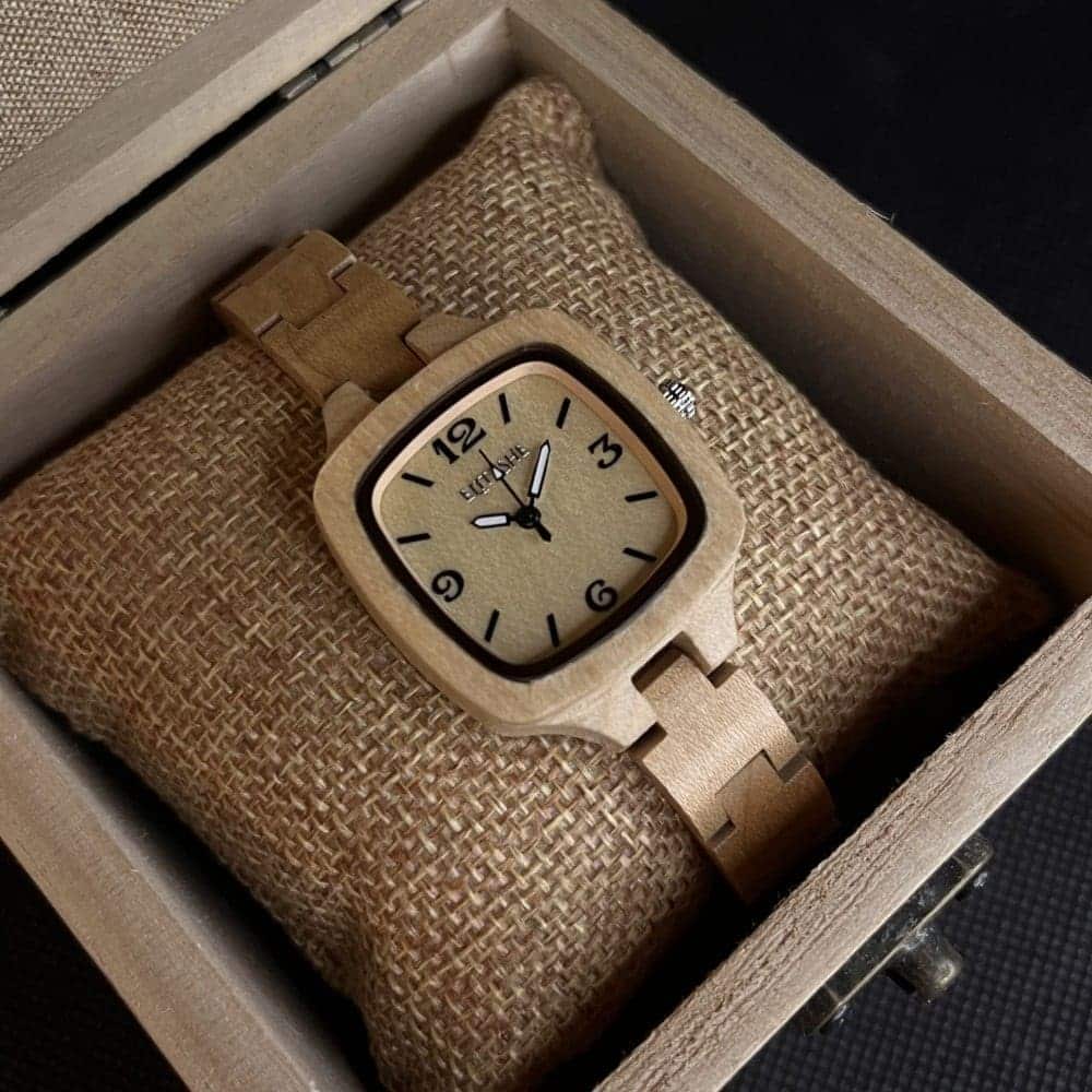 ساعات خشبية