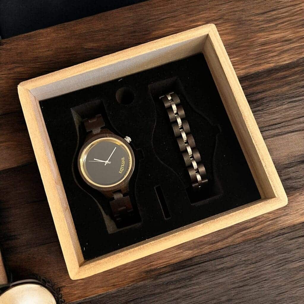 ساعات خشبية