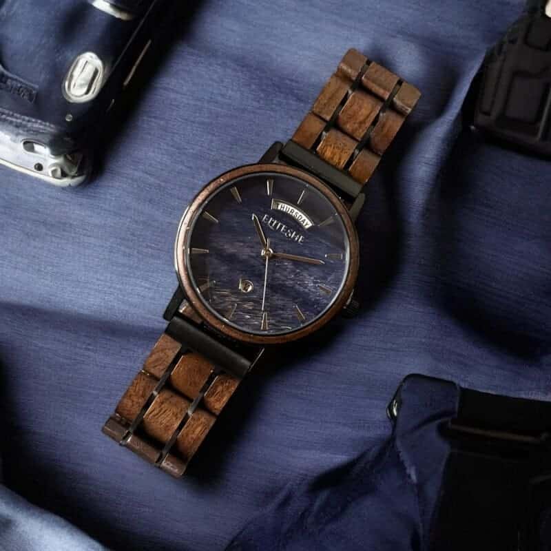 ساعات خشبية