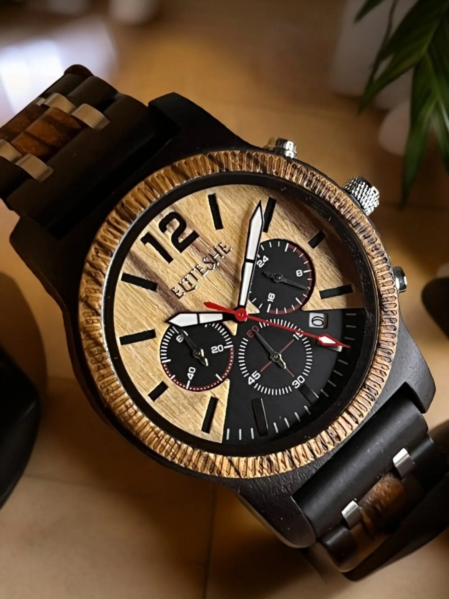 ساعات خشبية