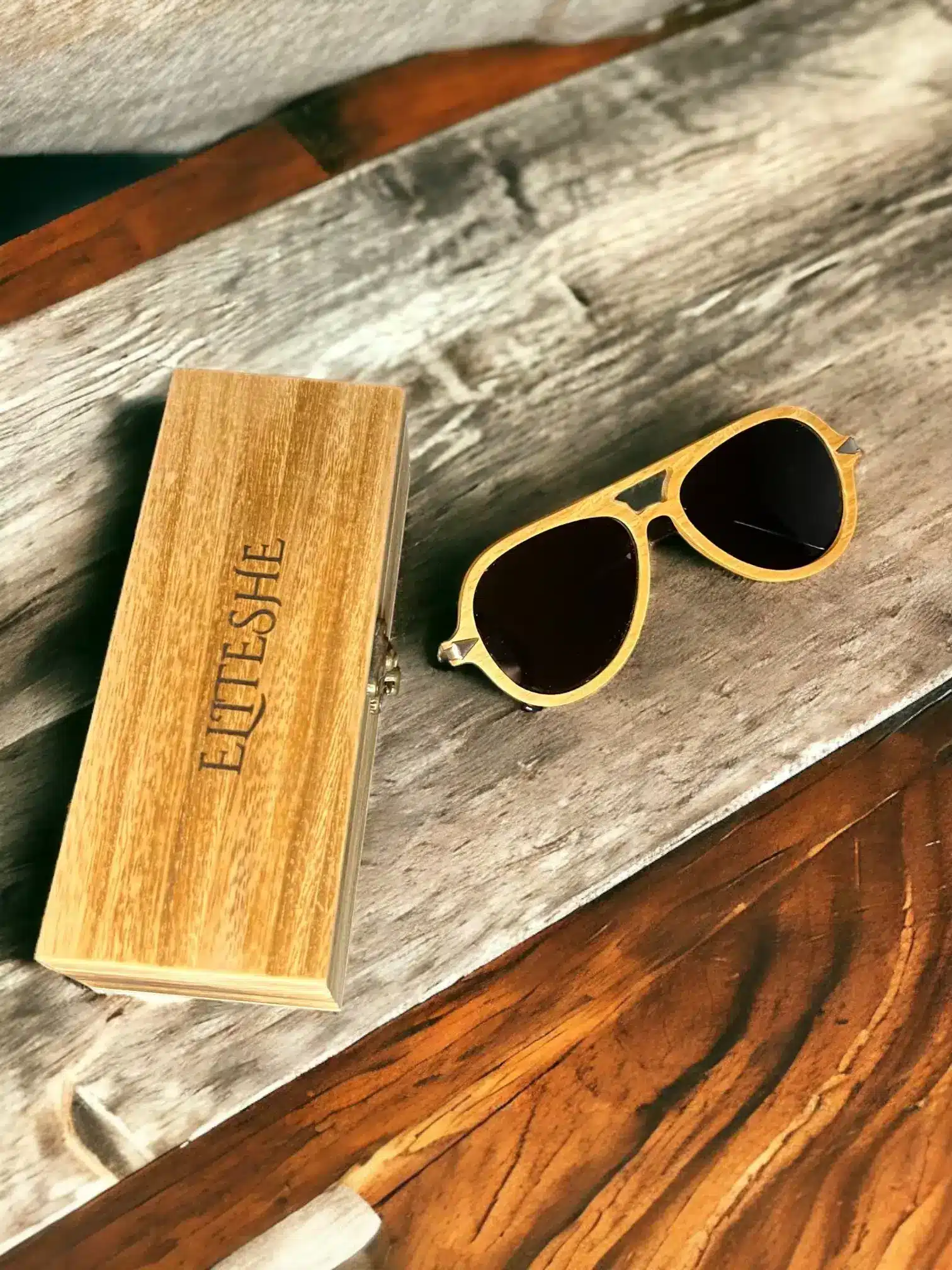 ساعات خشبية