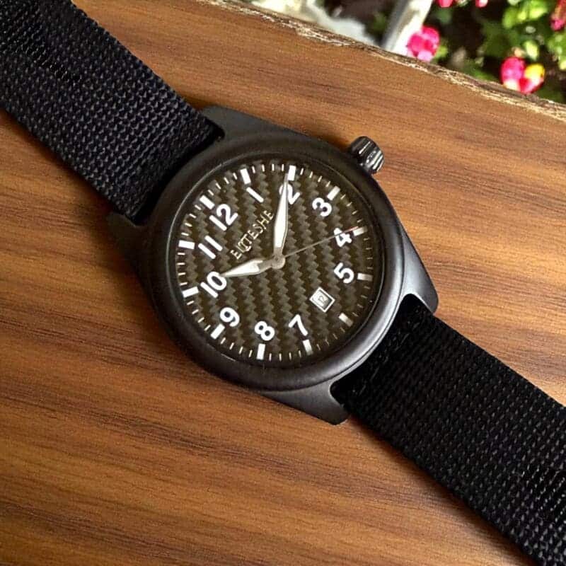 ساعات خشبية