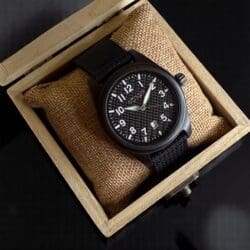 ساعة بلاك فورست أيكون الخشبية