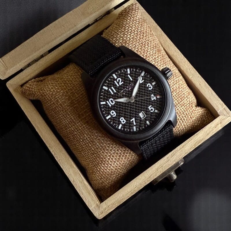 ساعة بلاك فورست أيكون الخشبية