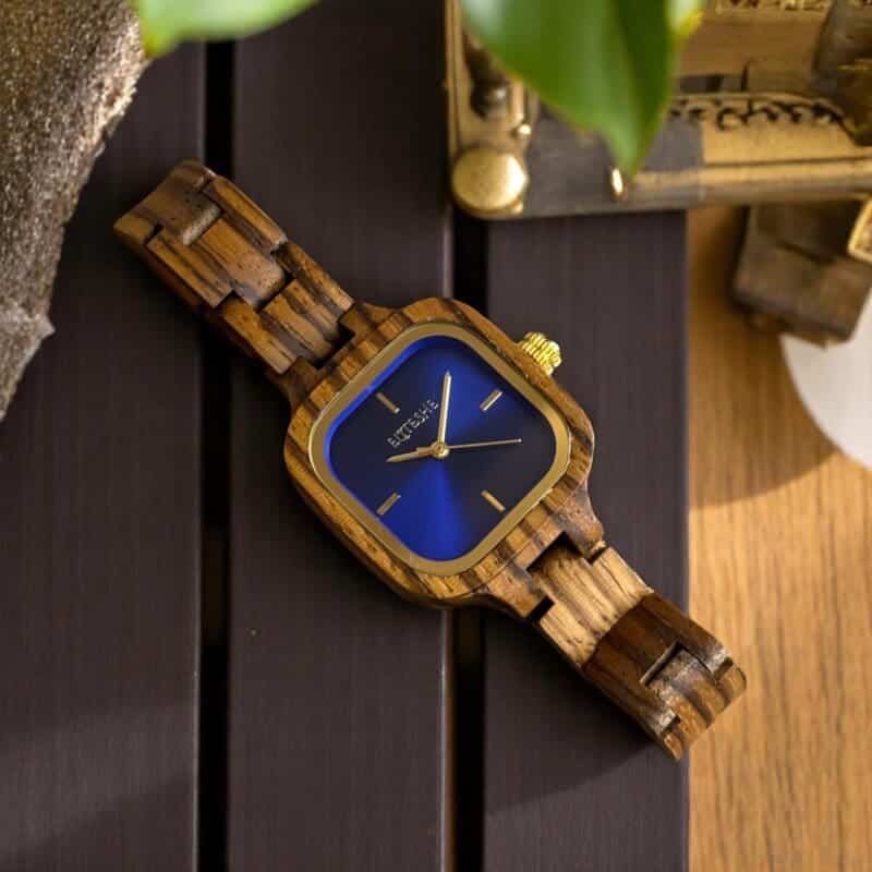 ساعات خشبية